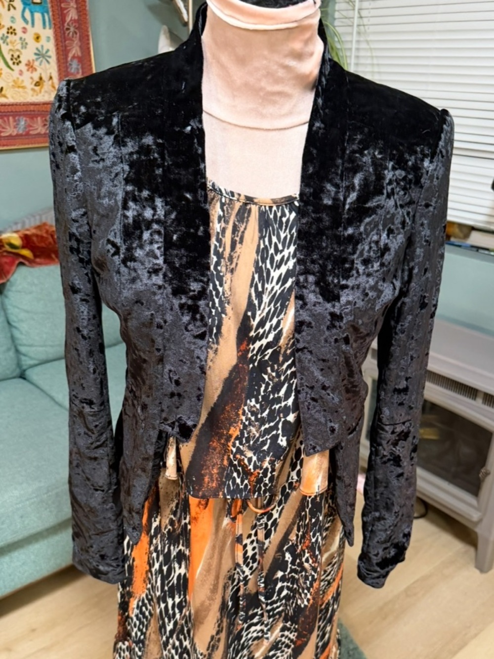 Vintage Decree Black Crushed Velvet cropped fitted goth black blazer jacket S